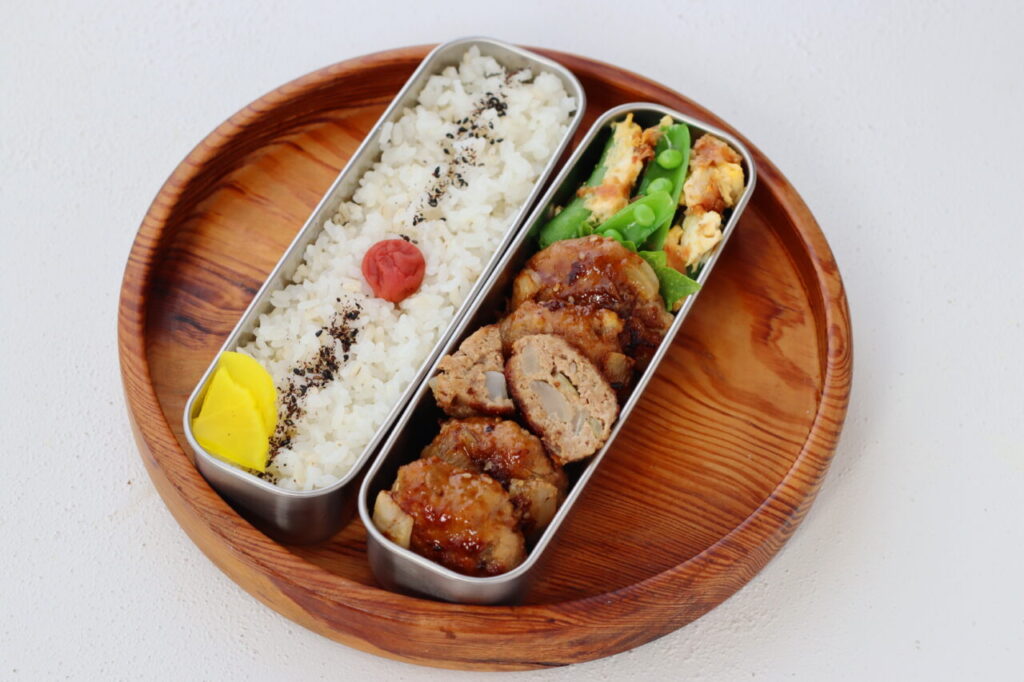 かめ代
kameyo
2品弁当
新たまねぎのミニハンバーグ
スナップえんどうと卵のおかか和え