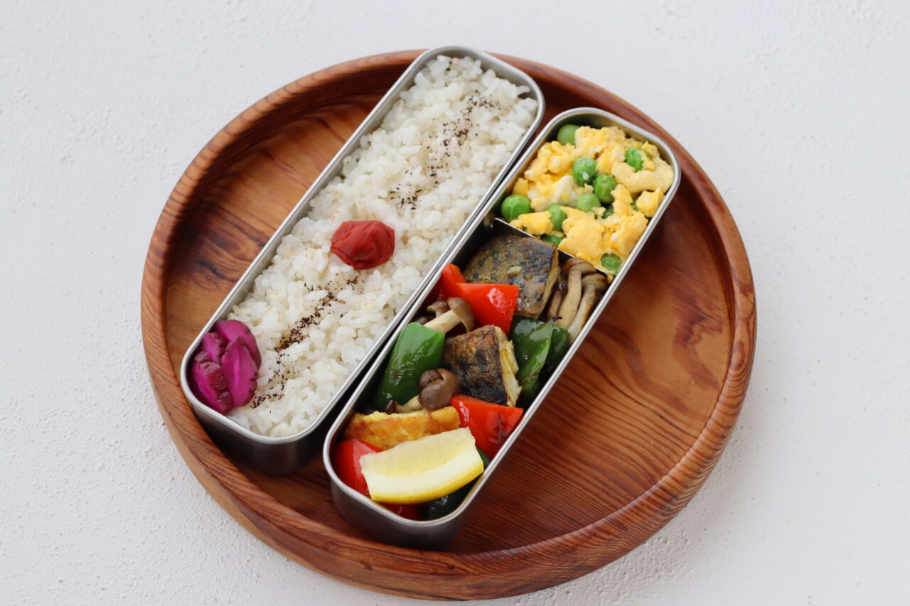 2品弁当
kameyo
かめ代弁当
塩さばと野菜のカレー風味
グリンピース入りレン炒り卵