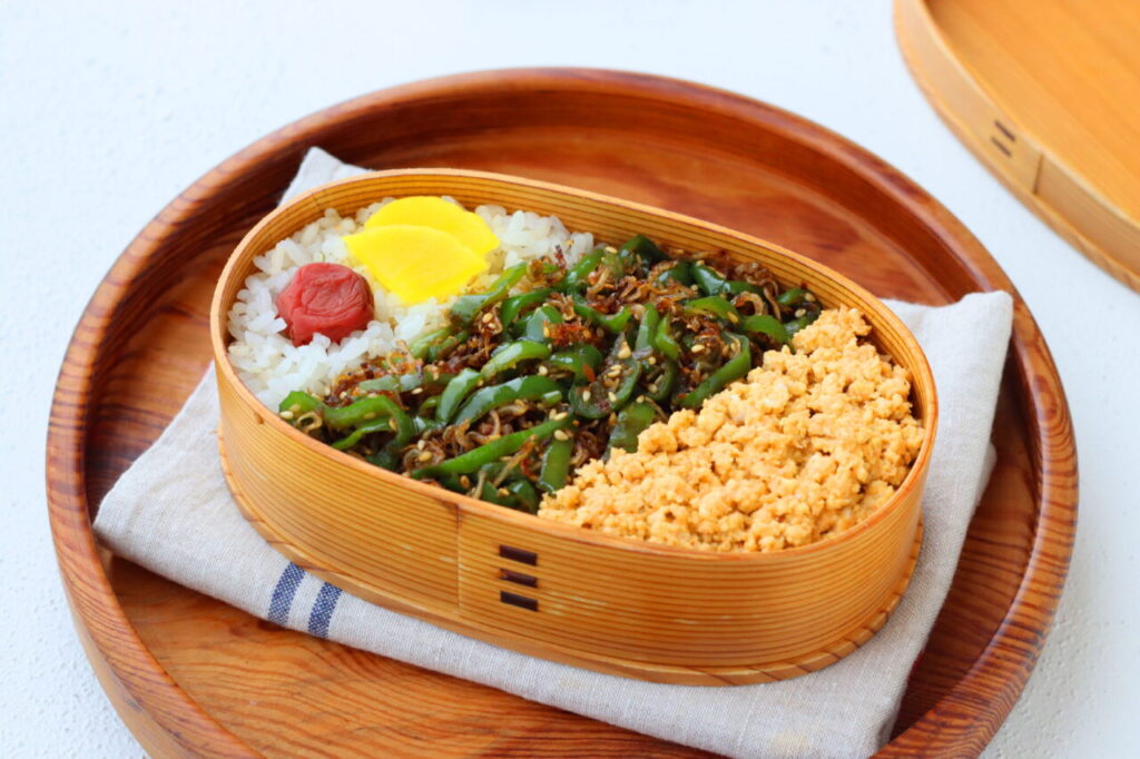 kameyo
2品弁当
かめ代。
じゃこピーマン
にんじん入り卵そぼろ