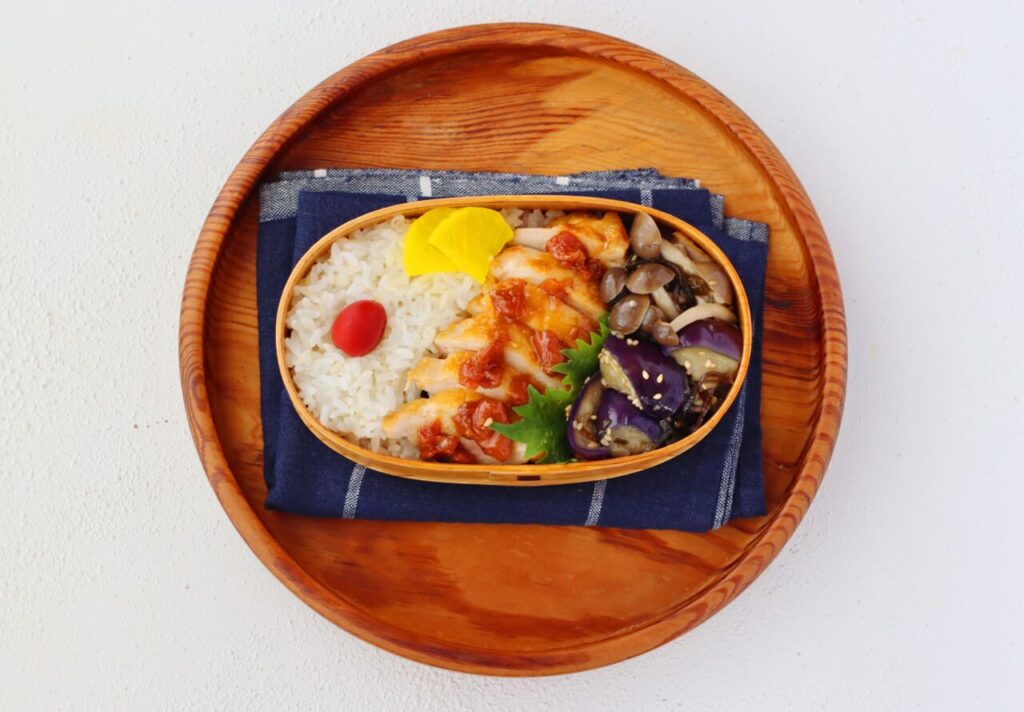 2品弁当　
かめ代弁当
鶏の梅照り焼き
夏の照り焼き
茄子の色止め
茄子を色鮮やかに