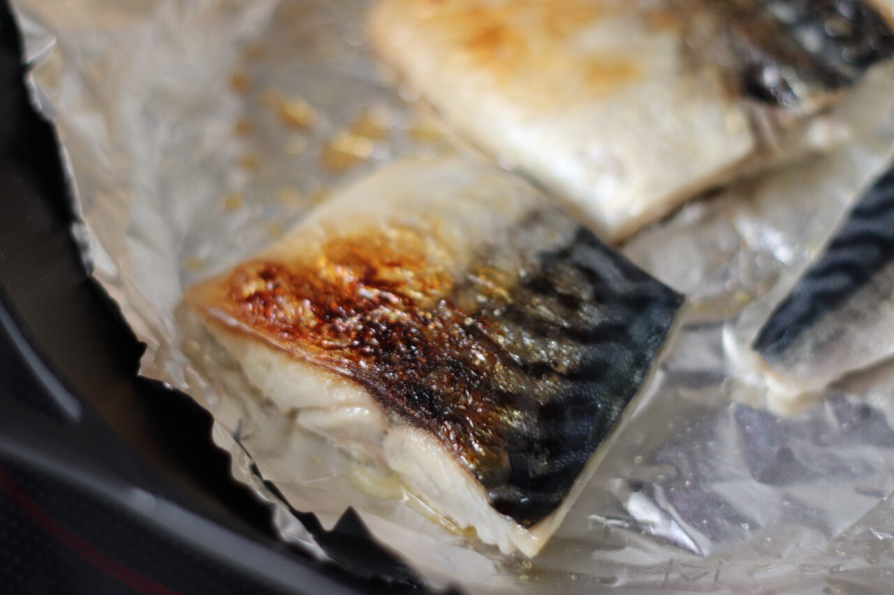 かめ代。
kameyobento
2品弁当連載
塩サバのレモン醤油
レンジピーマン卵