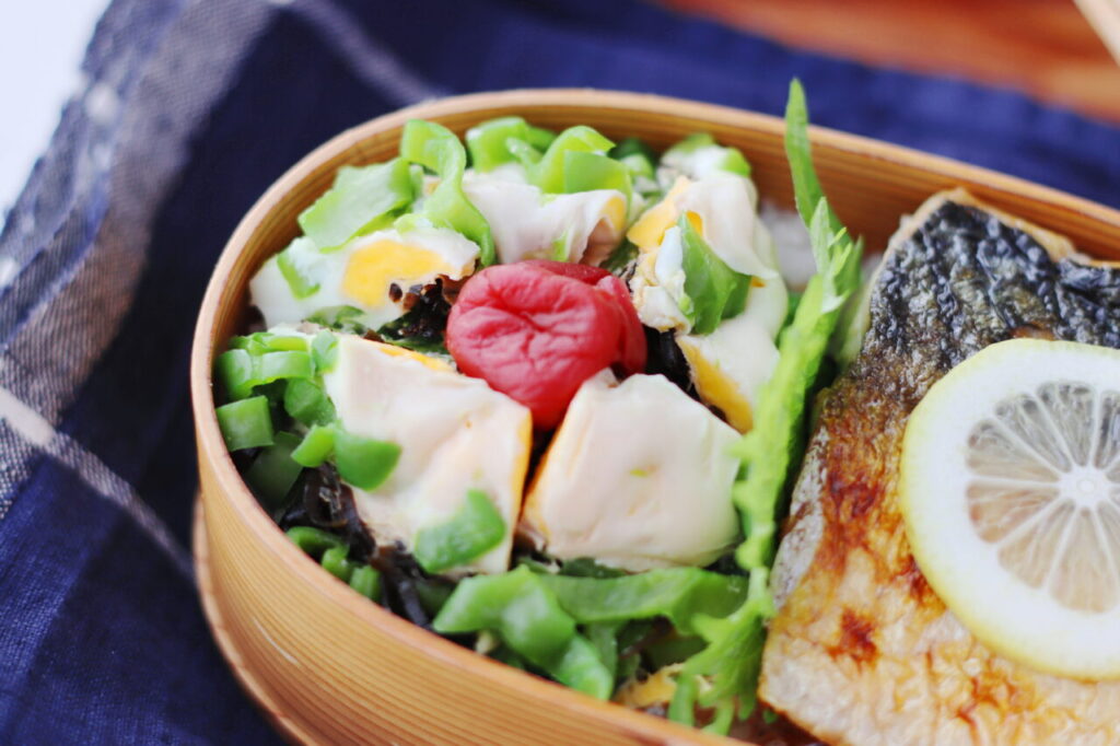 かめ代。
kameyobento
2品弁当連載
塩サバのレモン醤油
レンジピーマン卵