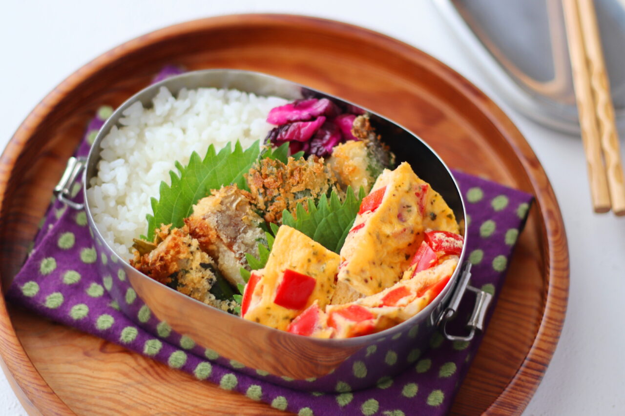 かめ代。
kameyo弁当
2品弁当
塩サバのおかず
レンジオムレツ