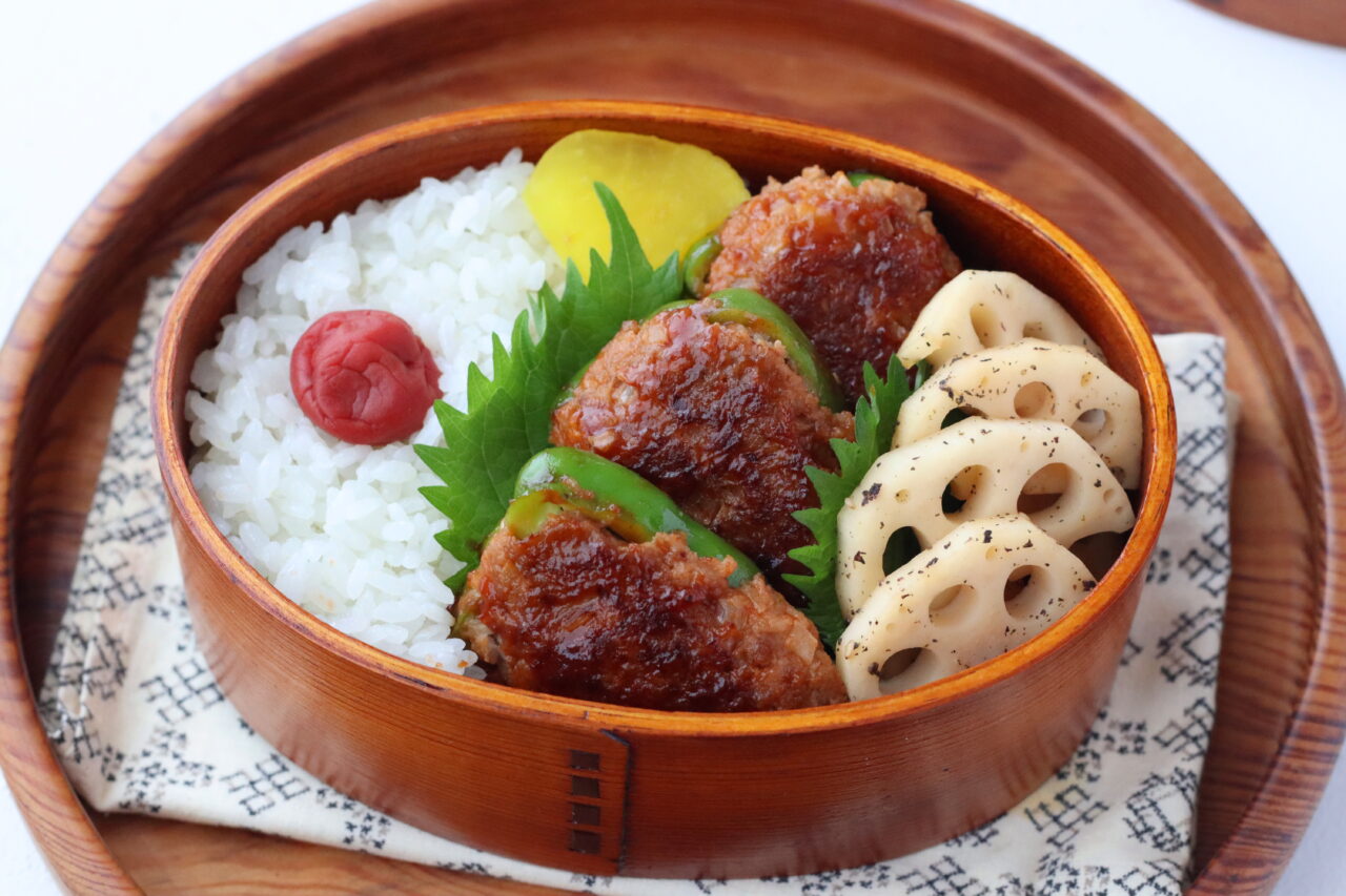 2品弁当
kameyo
かめ代弁当
ピーマンの肉詰め
れんこんのレンジ煮