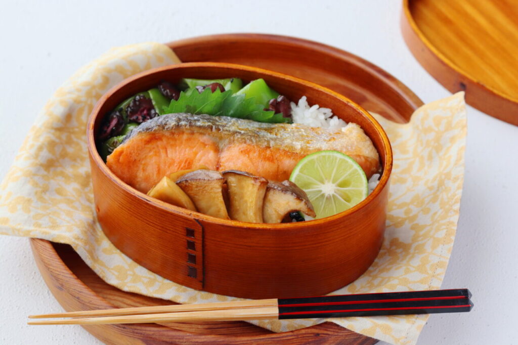 2品弁当
kameyo
かめ代弁当
鮭とエリンギのバター醤油
ピーマンの柴漬け和え