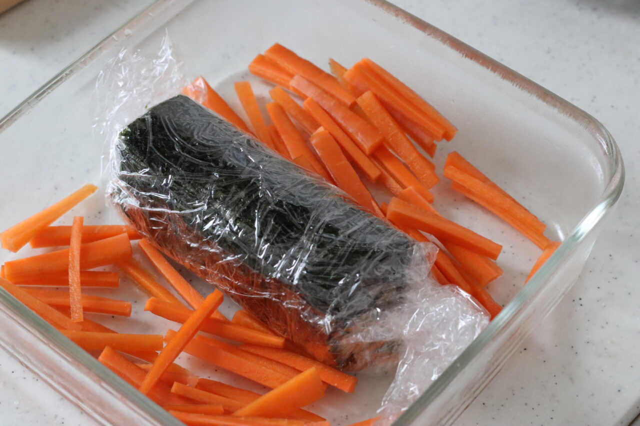 2品弁当
kameyo
かめ代弁当
鶏ひき肉の海苔巻き
にんじんのごま塩昆布和え