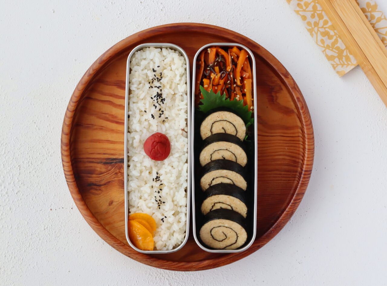 2品弁当
kameyo
かめ代弁当
鶏ひき肉の海苔巻き
にんじんのごま塩昆布和え