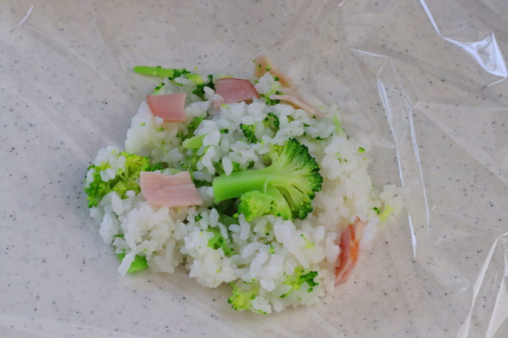 2品弁当連載
かめ代
スープジャーとブロッコリーのおにぎり