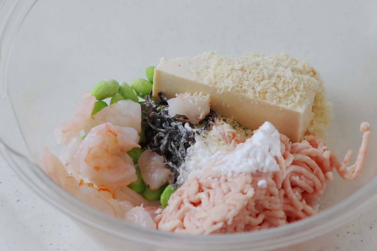 2品弁当
かめ代。
海老入り豆腐つくね
人参とピーマンの味噌キンピラ