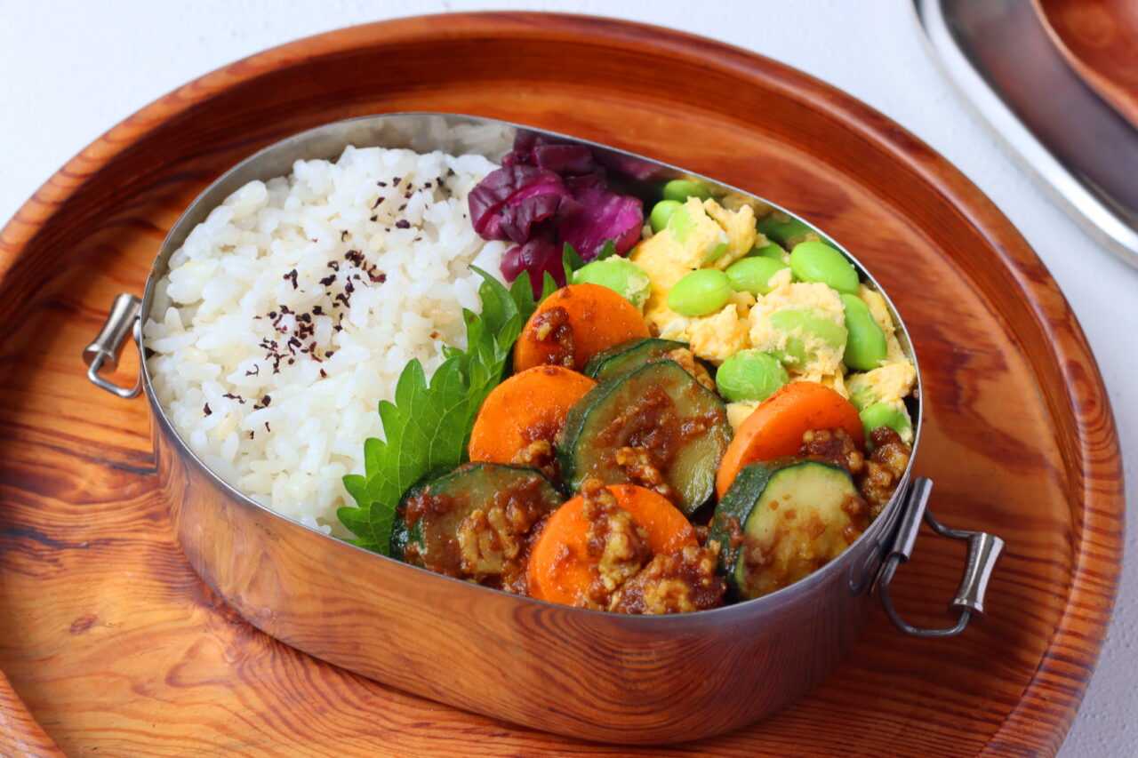 かめ代
2品弁当
レンジキーマカレー
枝豆卵