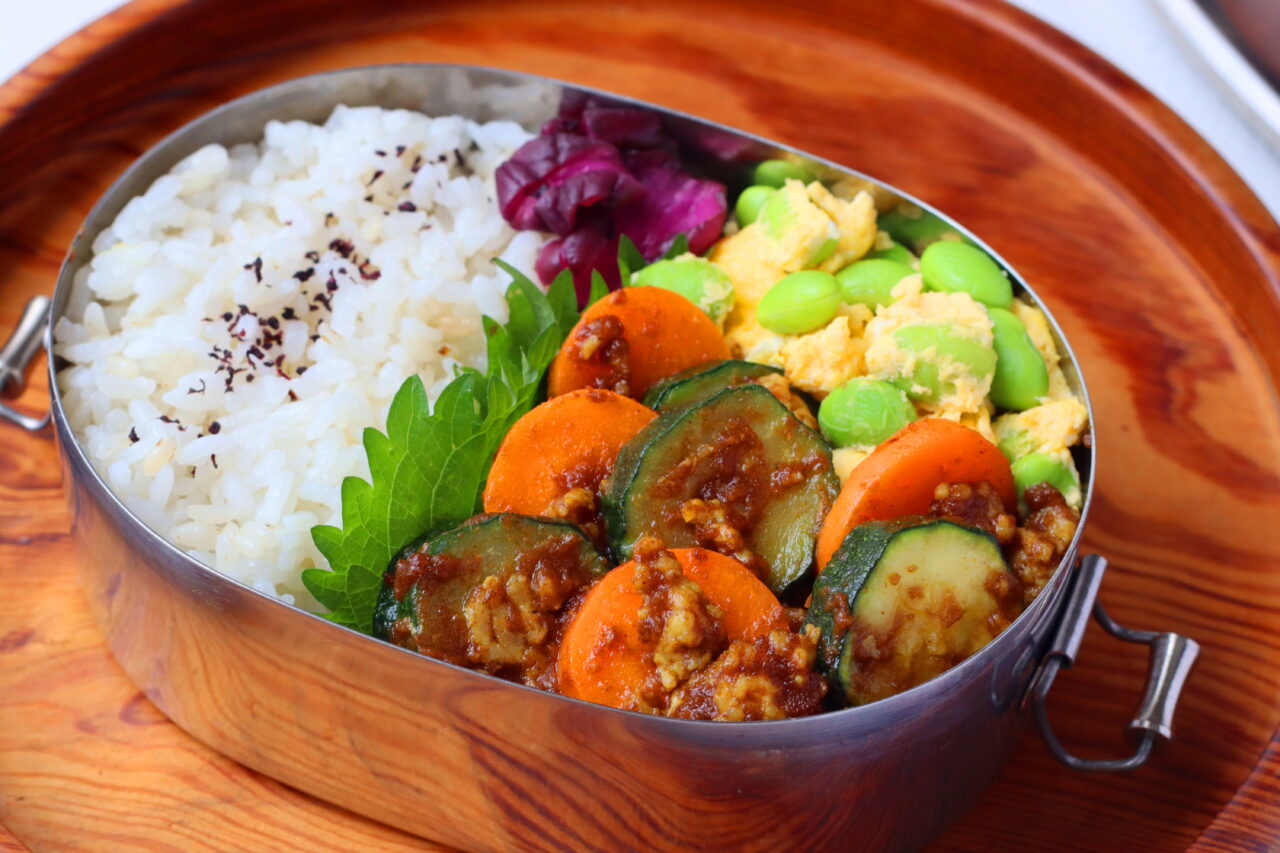 かめ代
2品弁当
レンジキーマカレー
枝豆卵