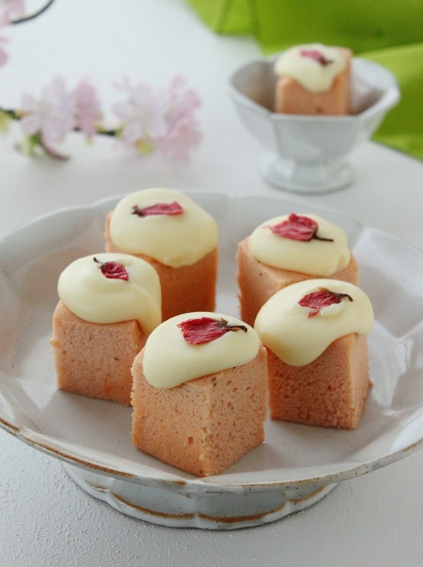 桜とホワイトチョコの浮島