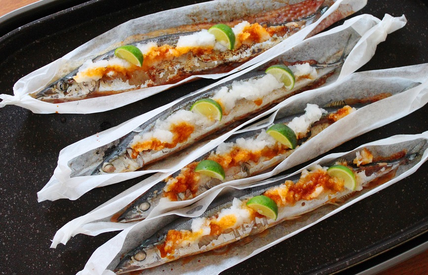 洗い物激減 ホットプレートで秋刀魚の塩焼きレシピ クッキングシート活用術 Kameyo 料理家 かめ代