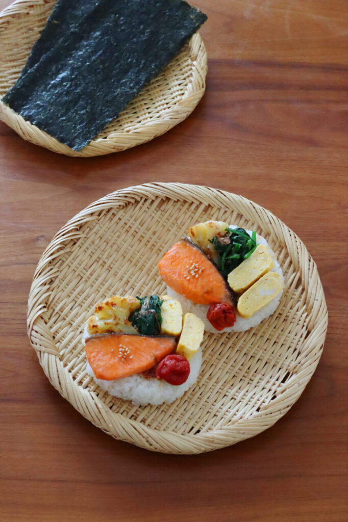onigiri
ごちそうおにぎり
のっけおにぎり
おにぎり
手のひらの上の食卓