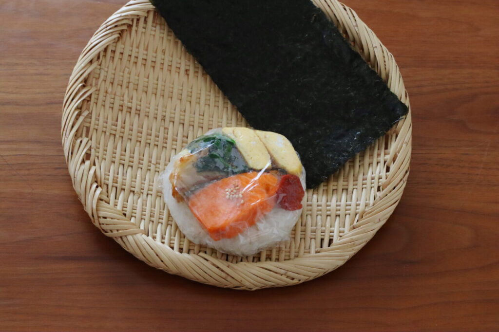 onigiri
ごちそうおにぎり
のっけおにぎり
おにぎり
手のひらの上の食卓