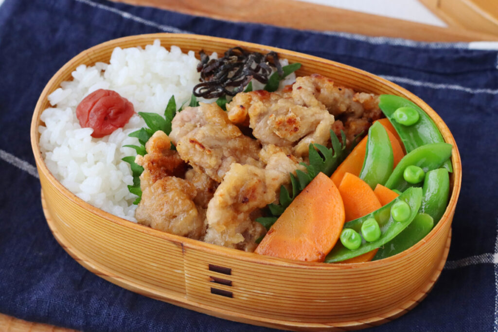 豚こま唐揚げ
スナップえんどうの蒸し煮
2品弁当