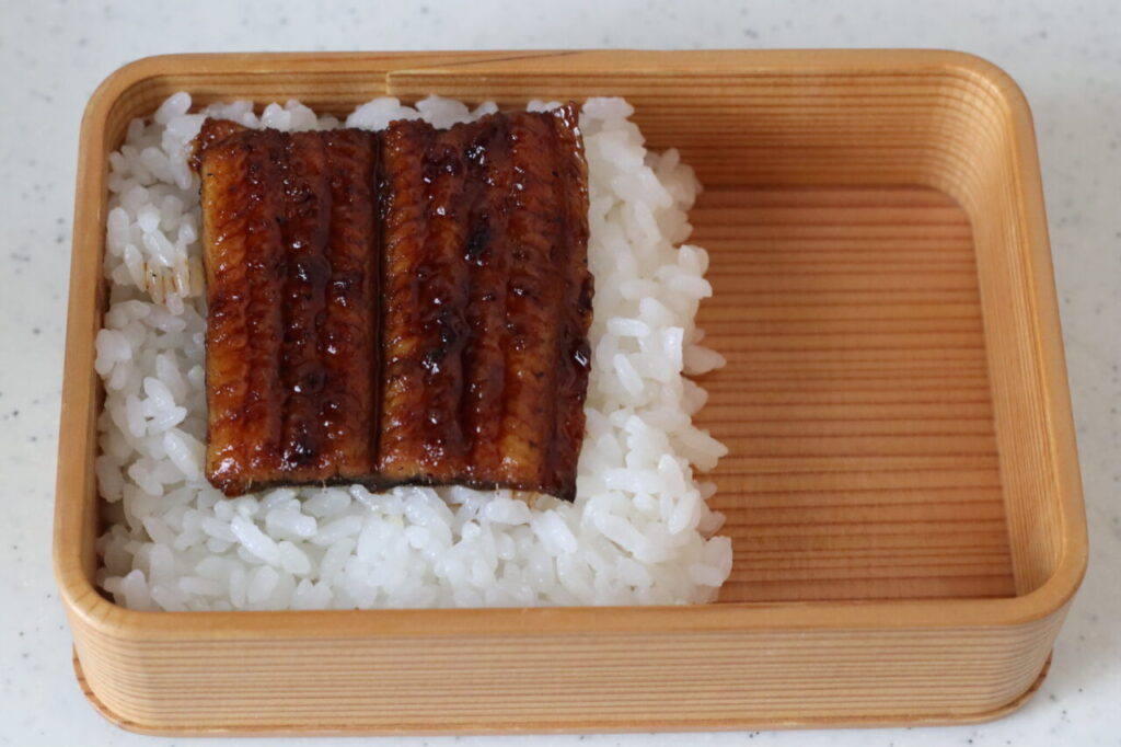 2品弁当
うなぎの蒲焼き
う巻き
かめ代。
kameyo